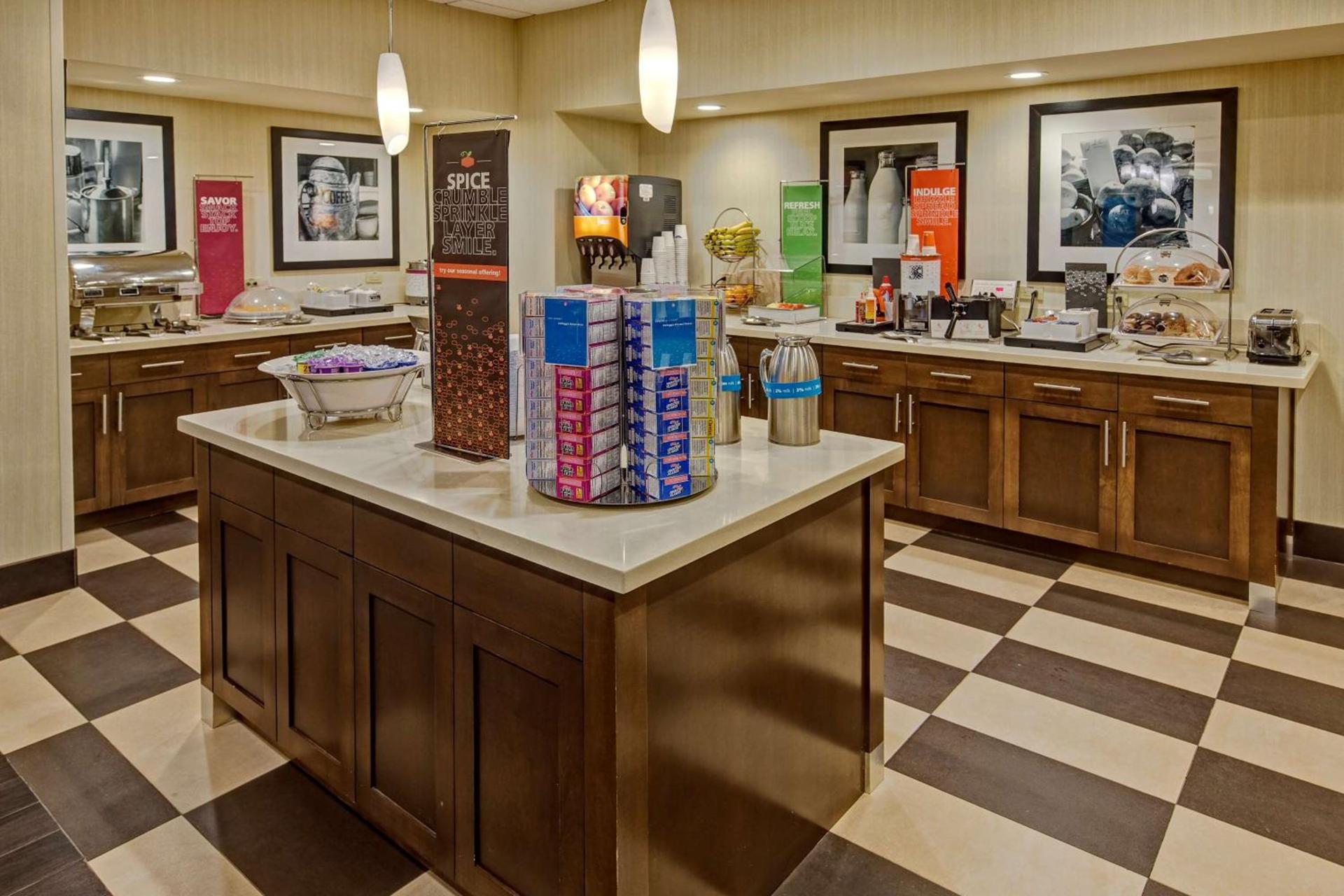 Hampton Inn Houston Baytown photo 10