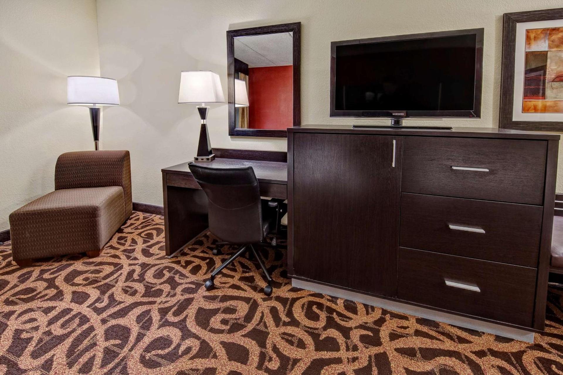 Hampton Inn Houston Baytown photo 22