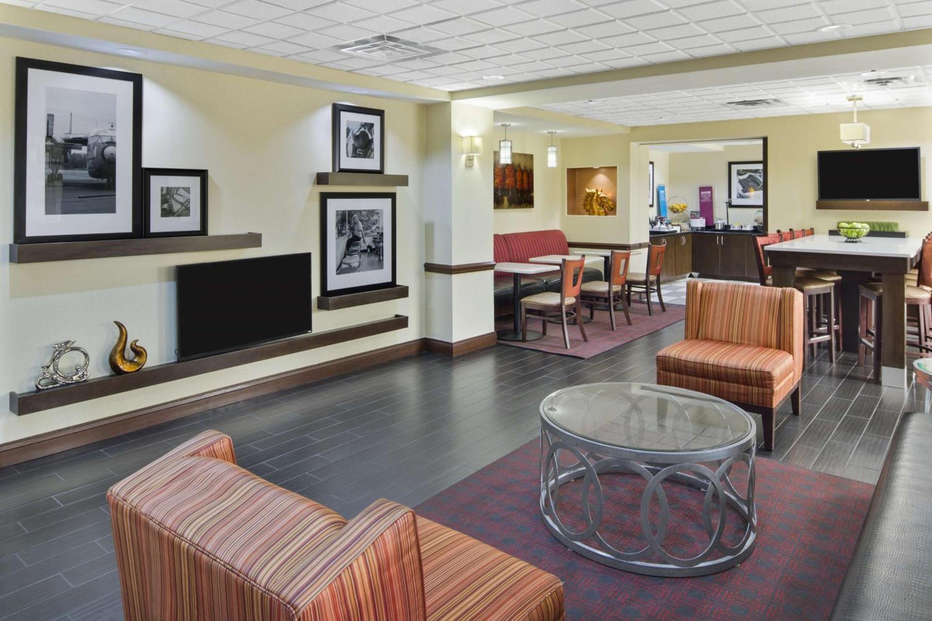 Hampton Inn Hinesville photo 5