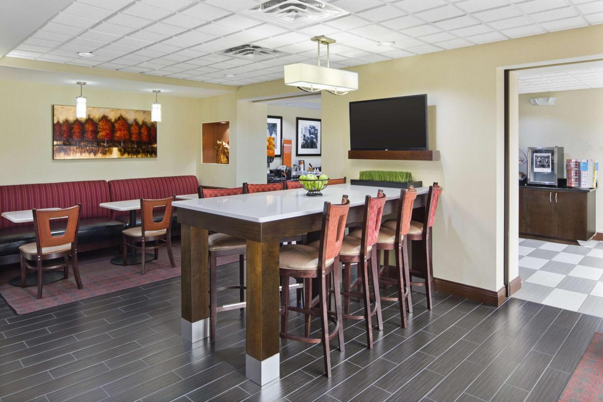 Hampton Inn Hinesville photo 11
