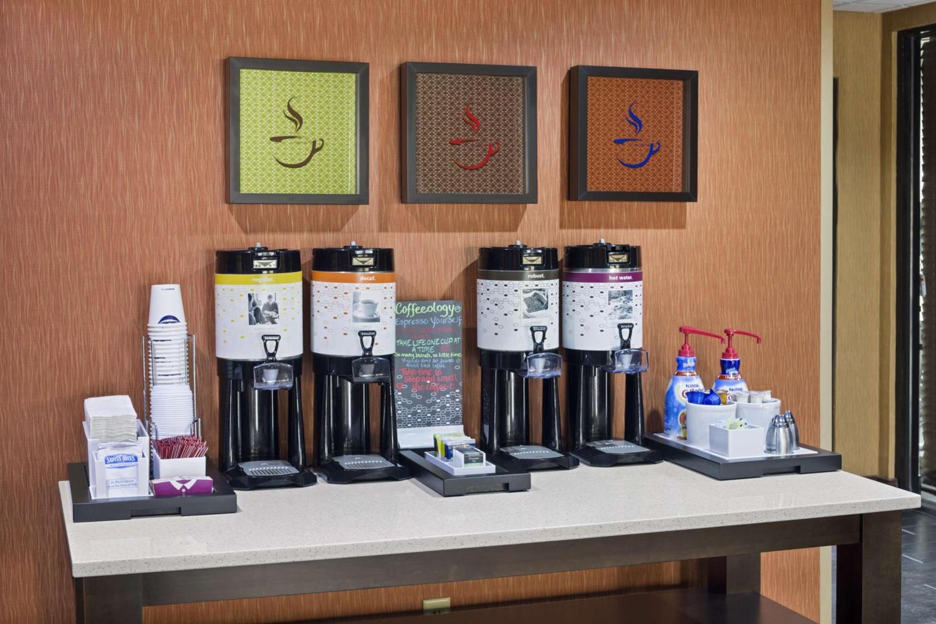 Hampton Inn Hinesville photo 10