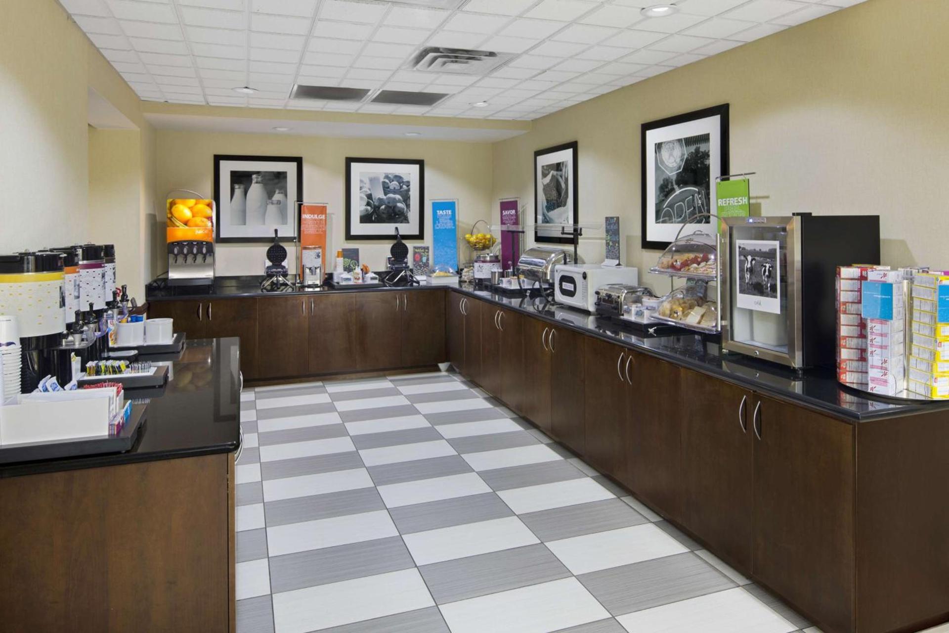 Hampton Inn Hinesville photo 12