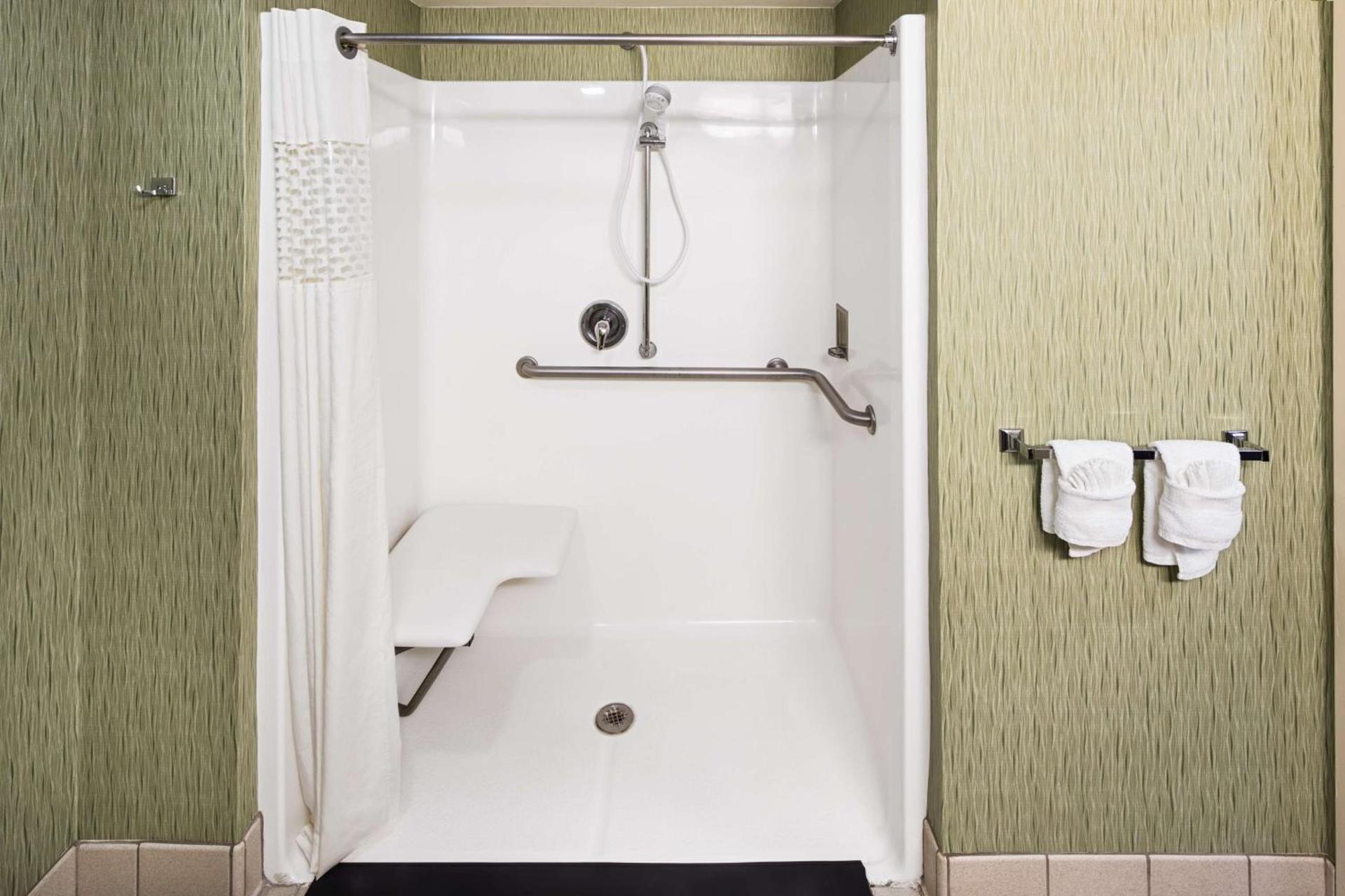 Hampton Inn Hinesville photo 20