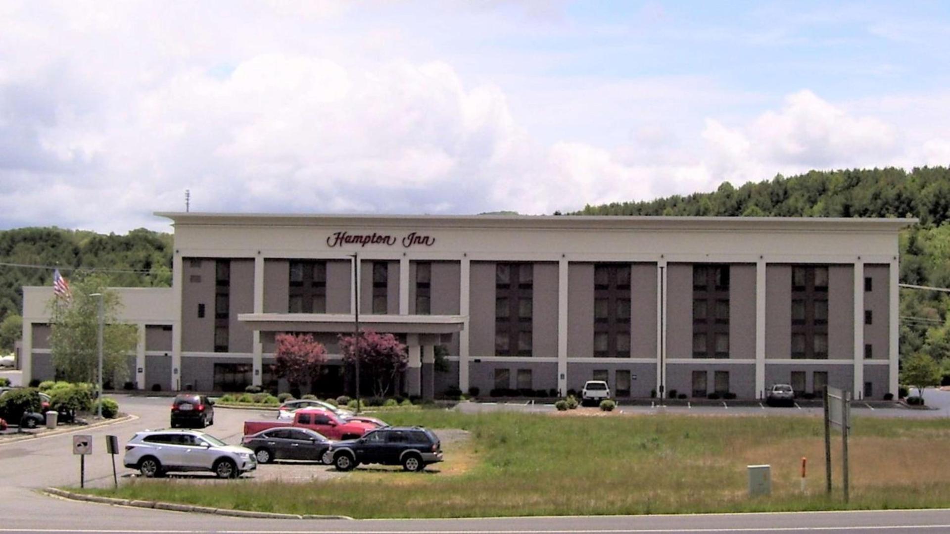 Hampton Inn - Hillsville photo 3