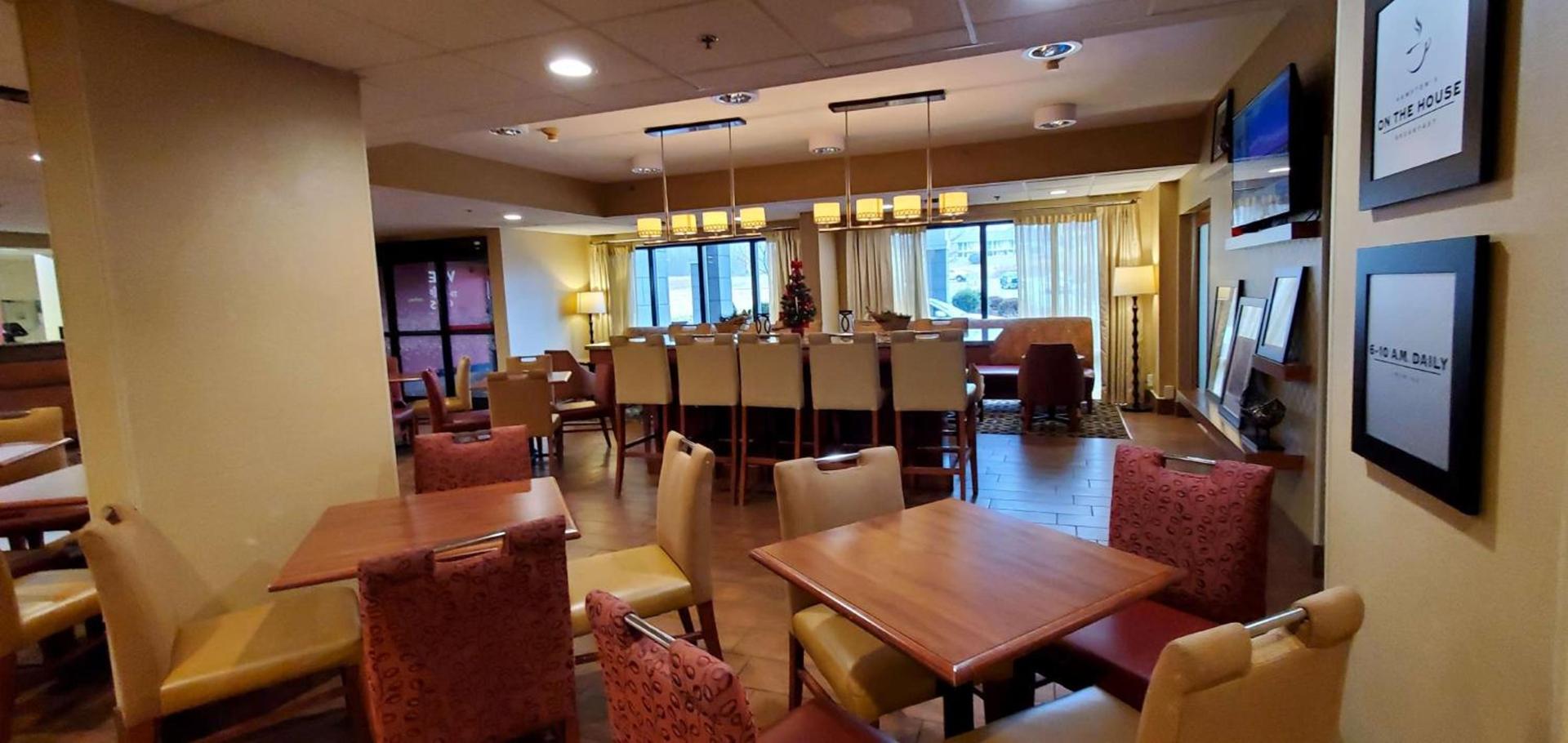 Hampton Inn - Hillsville photo 9