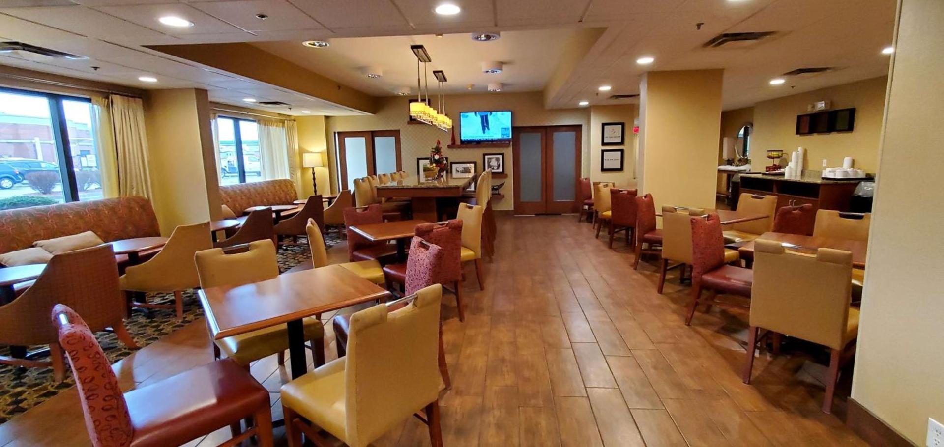 Hampton Inn - Hillsville photo 10
