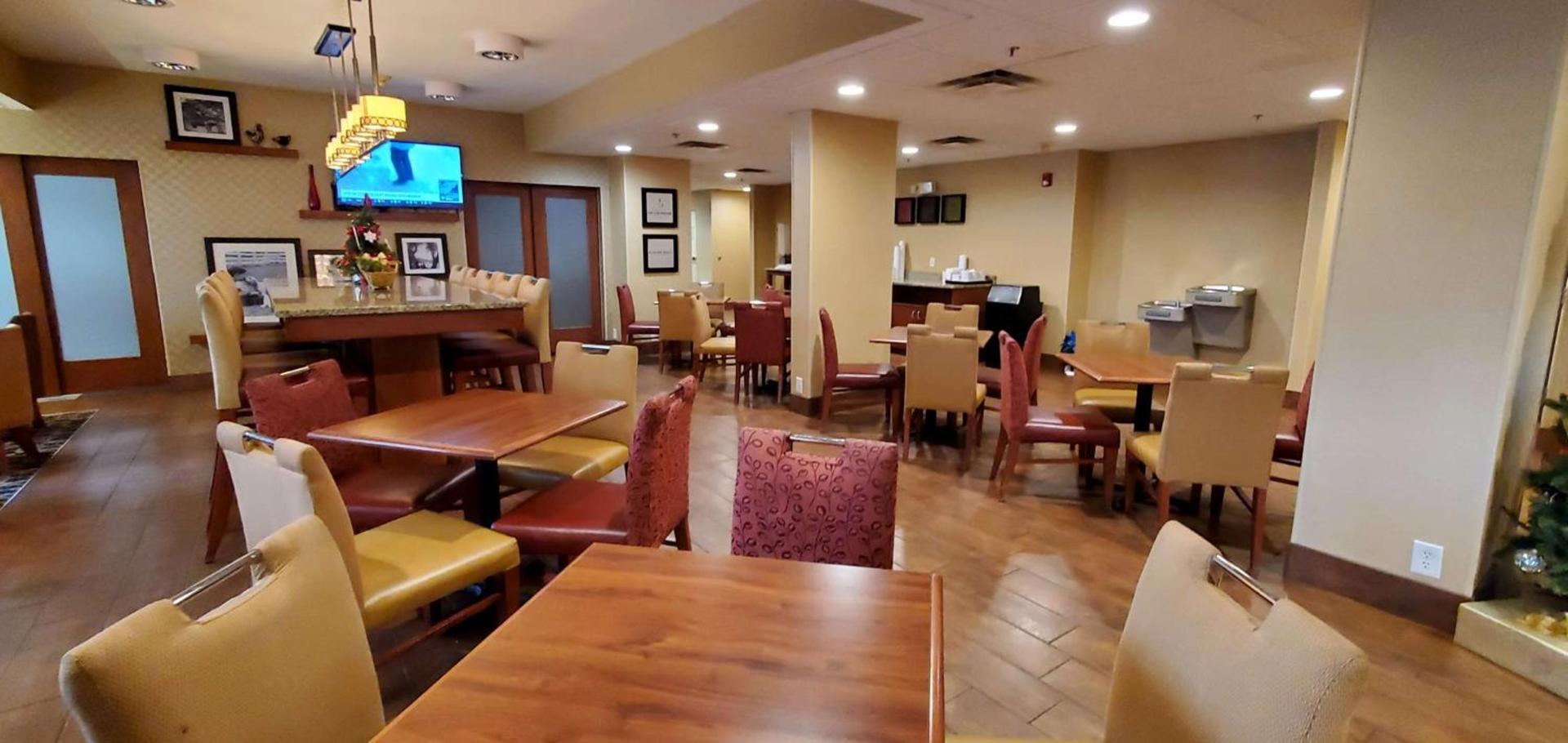 Hampton Inn - Hillsville photo 11