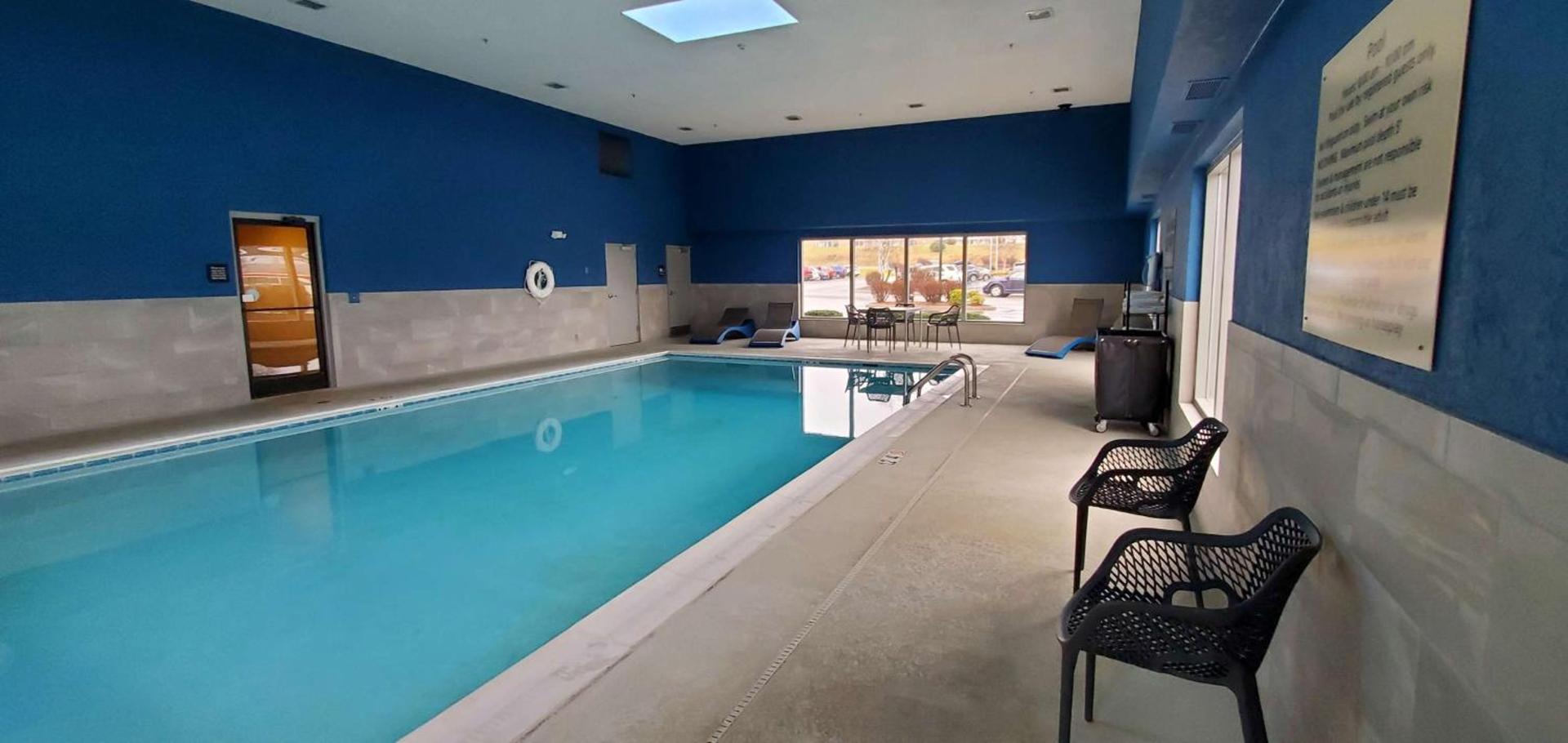 Hampton Inn - Hillsville photo 17