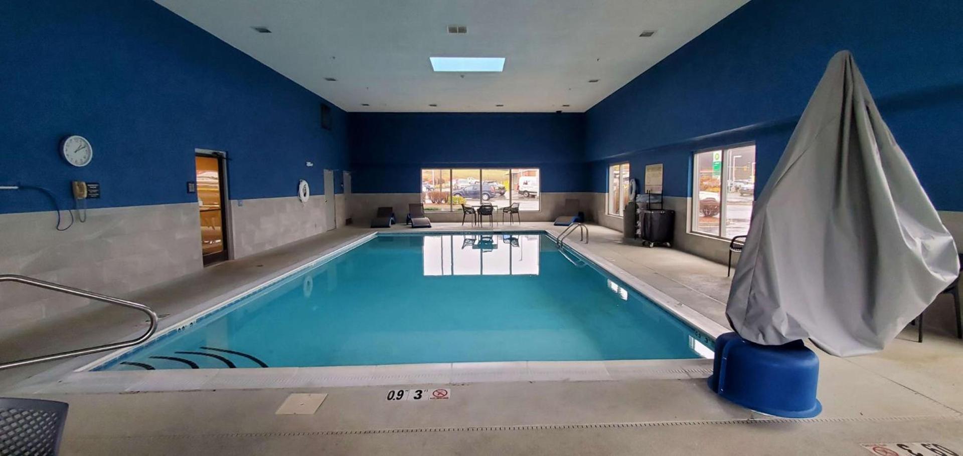 Hampton Inn - Hillsville photo 16