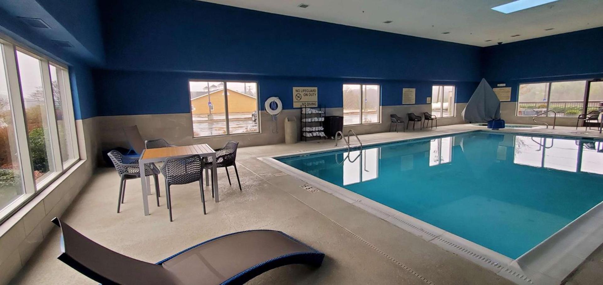 Hampton Inn - Hillsville photo 15