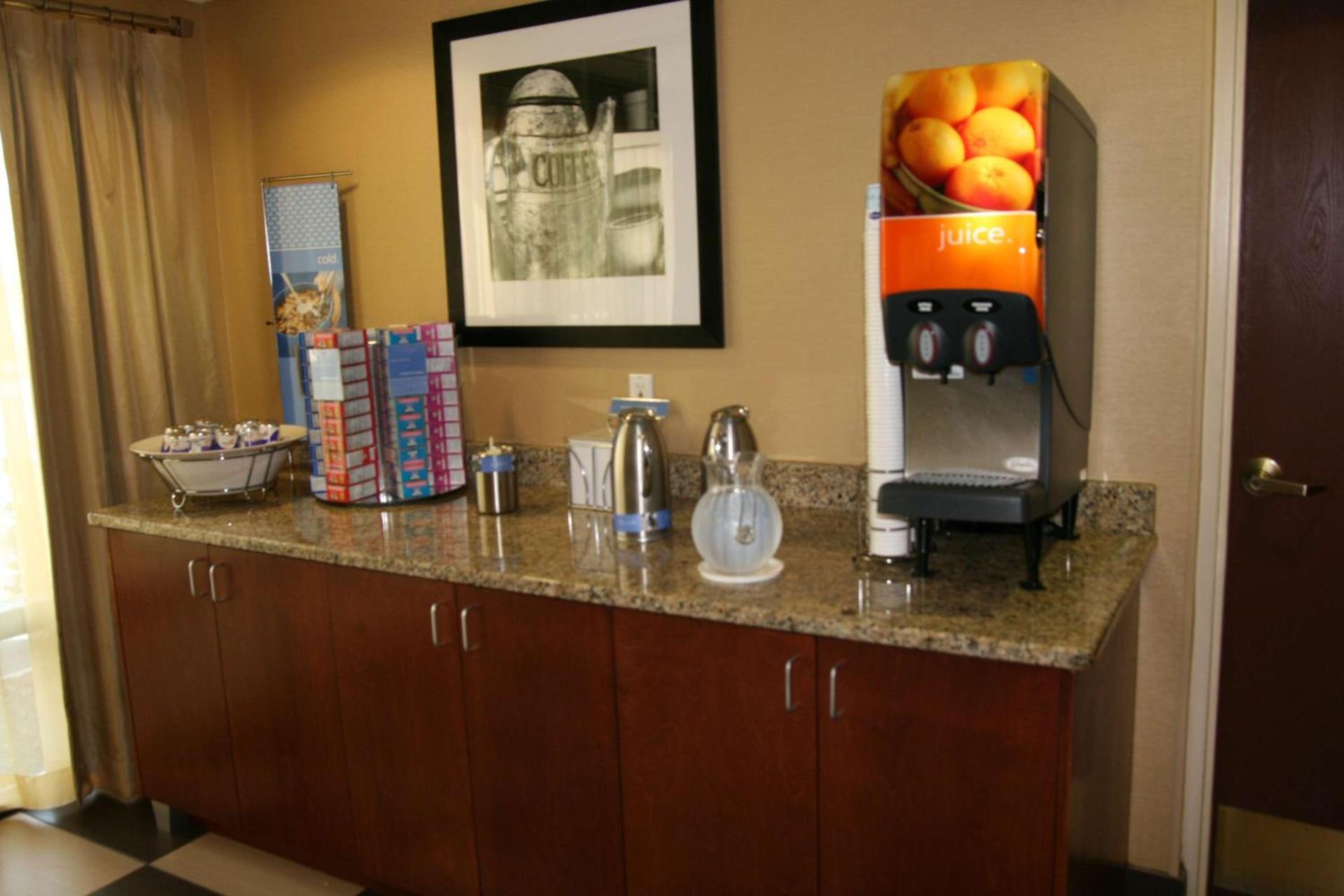 Hampton Inn - Hillsville photo 22