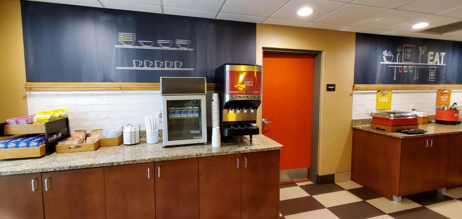 Hampton Inn - Hillsville photo 24