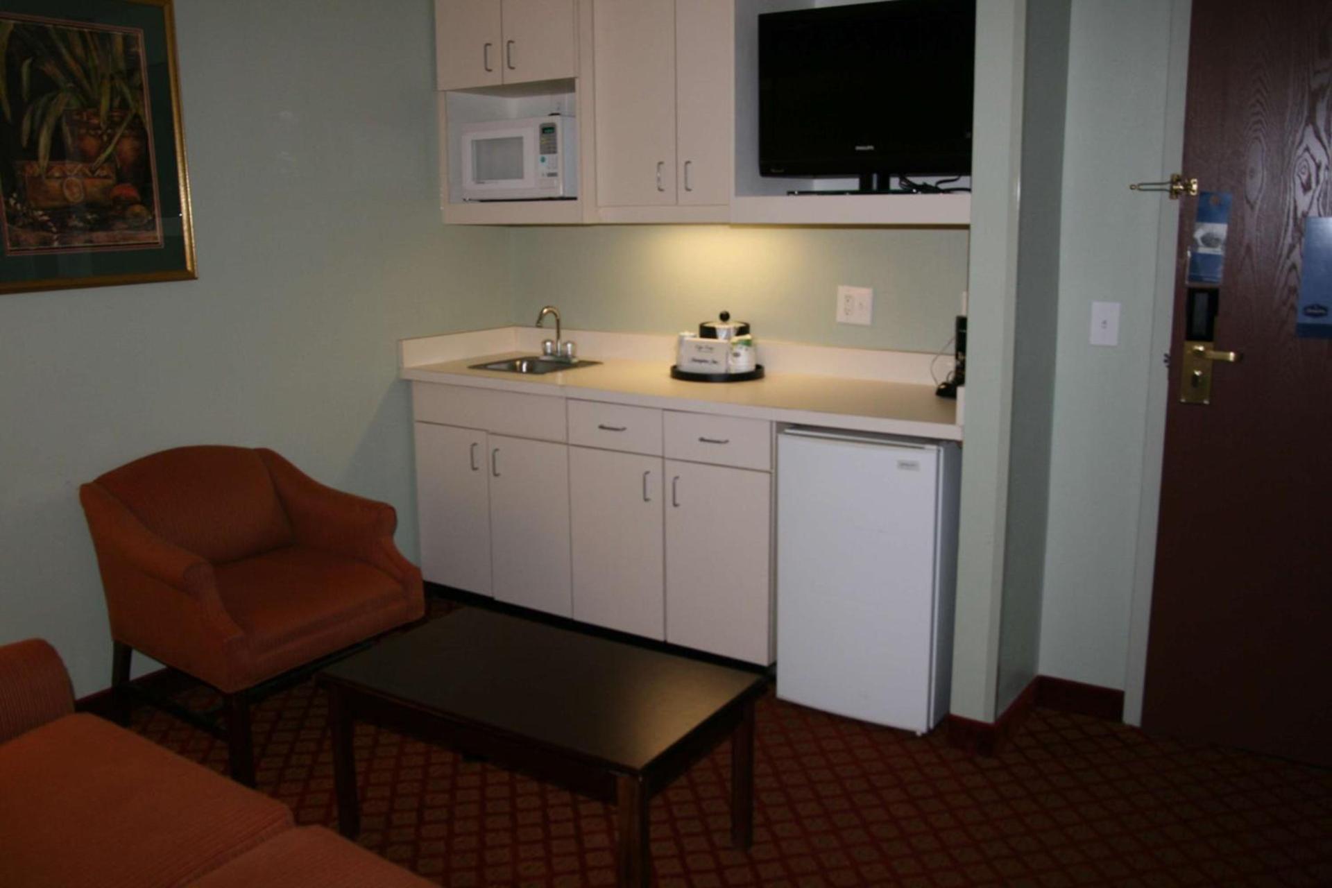 Hampton Inn - Hillsville photo 32