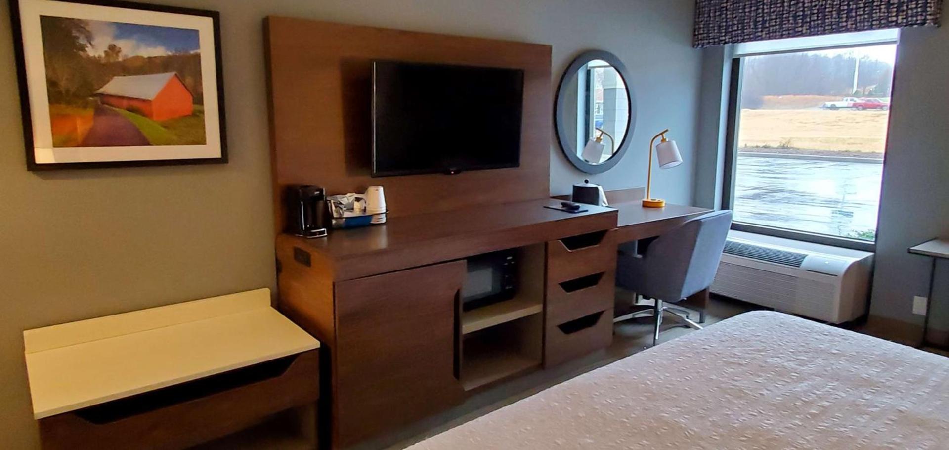 Hampton Inn - Hillsville photo 43