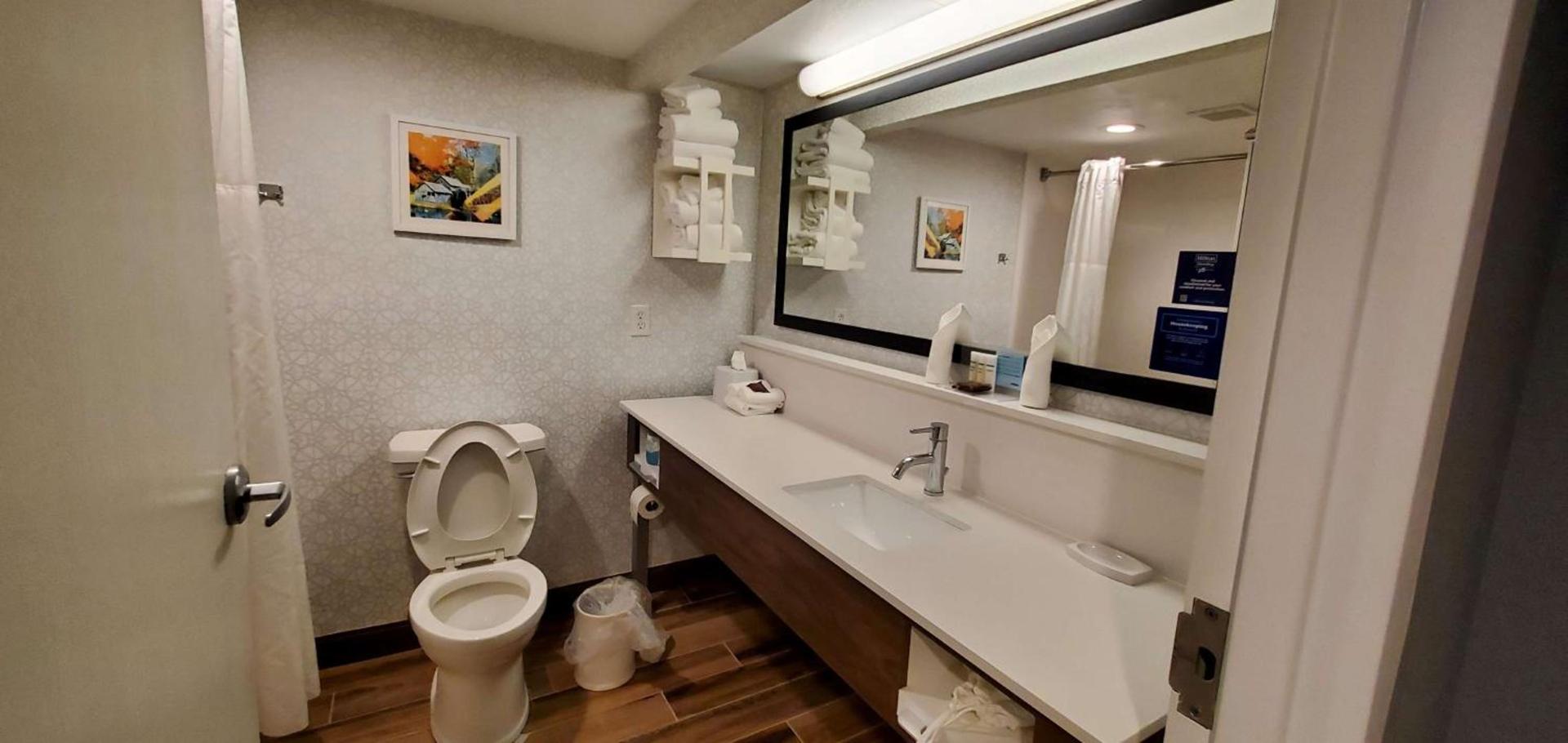 Hampton Inn - Hillsville photo 47