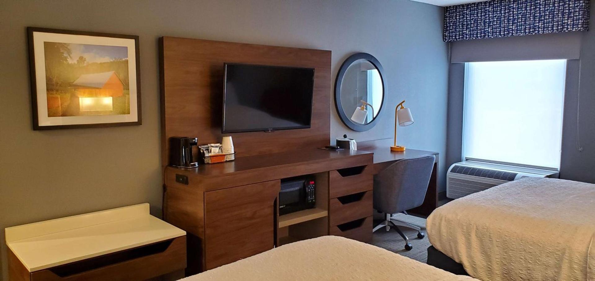 Hampton Inn - Hillsville photo 56