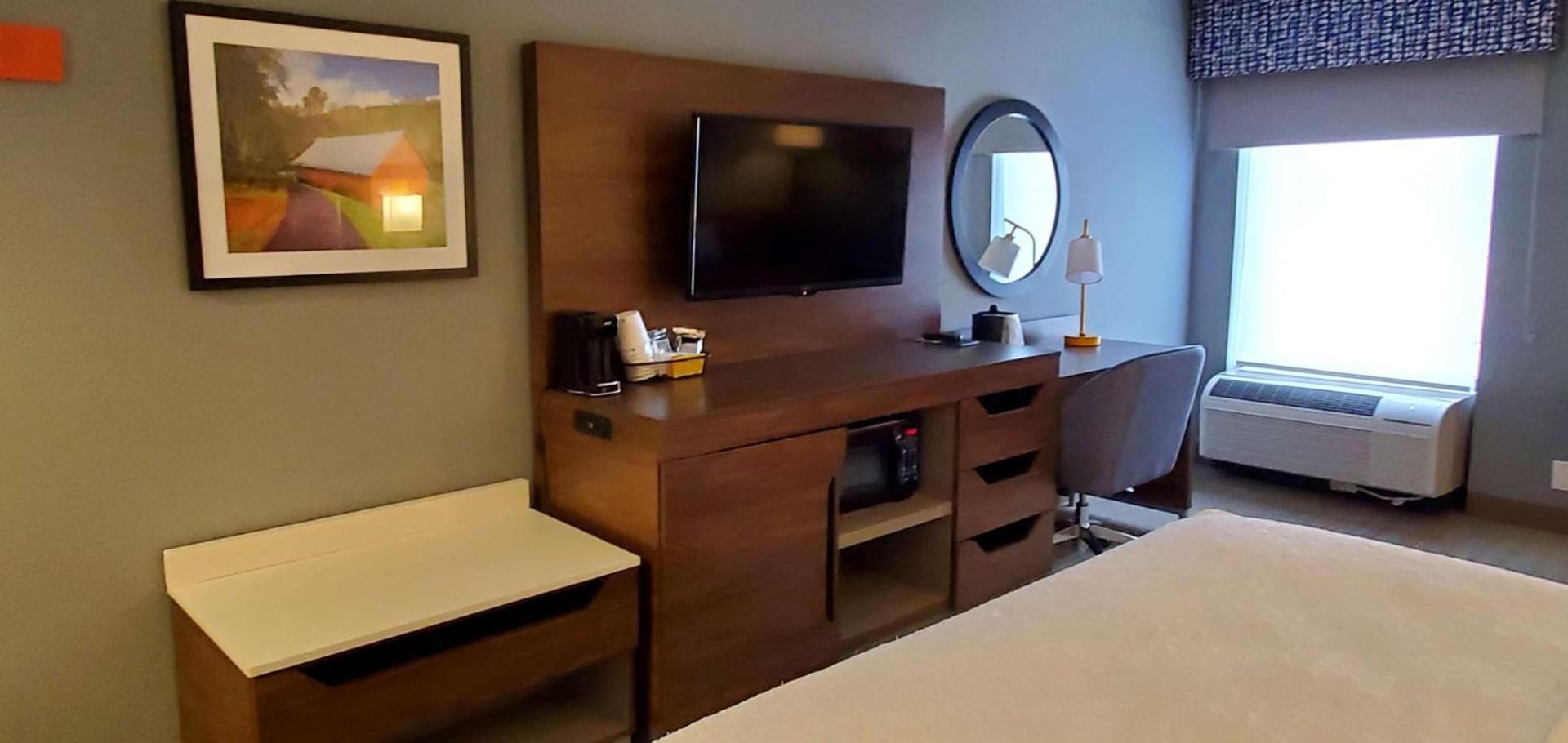 Hampton Inn - Hillsville photo 57