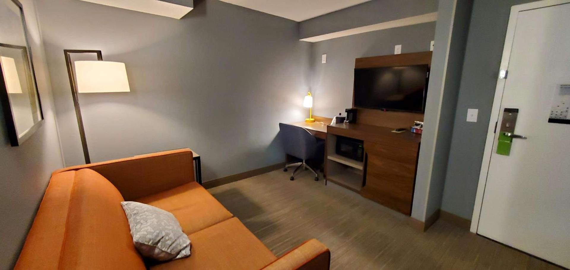 Hampton Inn - Hillsville photo 60