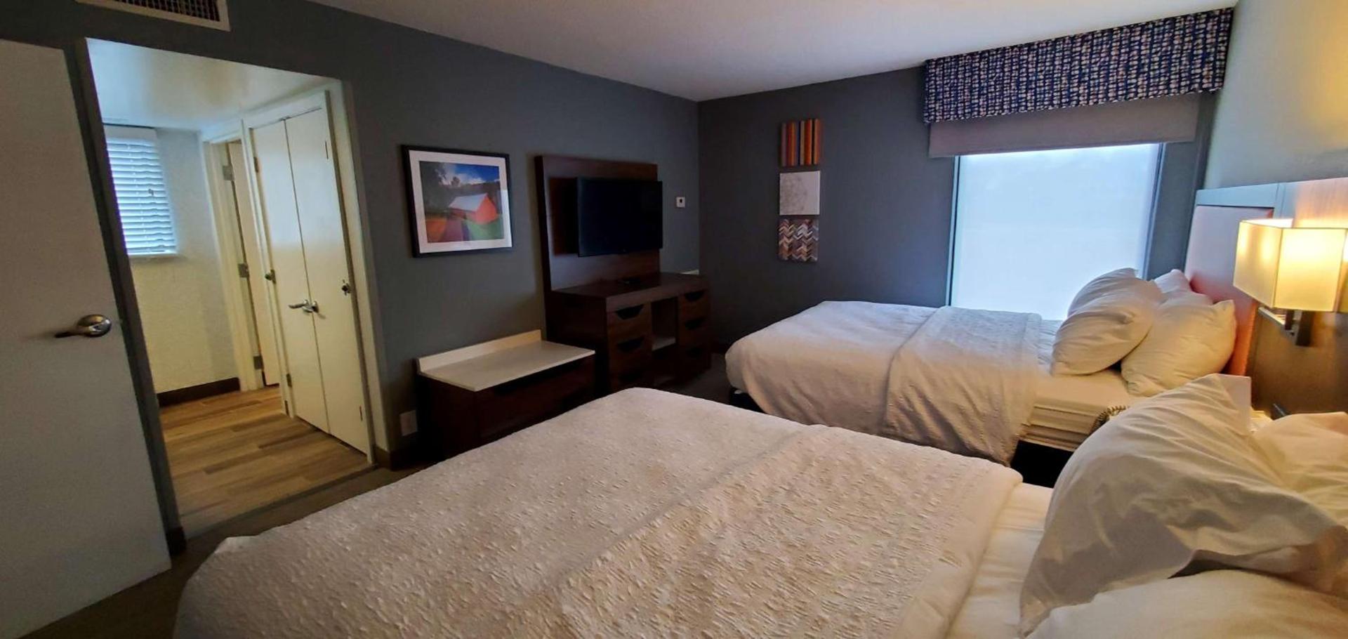 Hampton Inn - Hillsville photo 58
