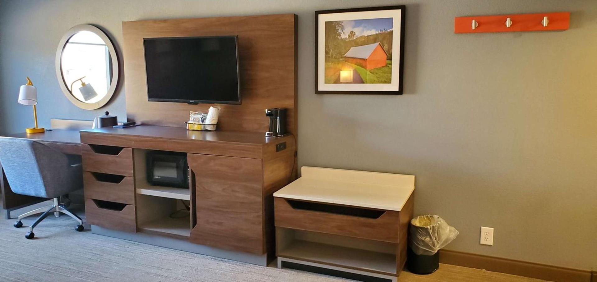 Hampton Inn - Hillsville photo 62