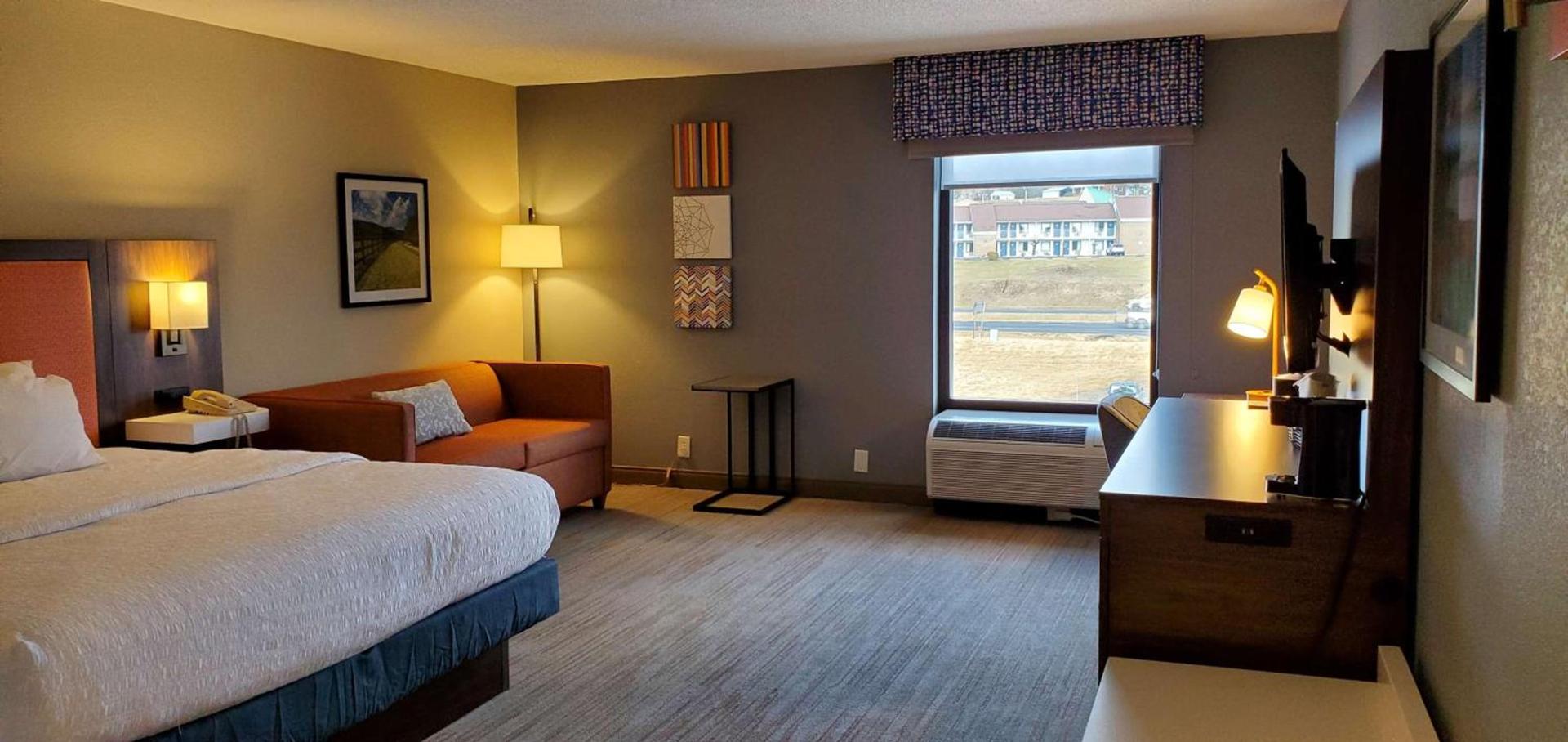 Hampton Inn - Hillsville photo 64