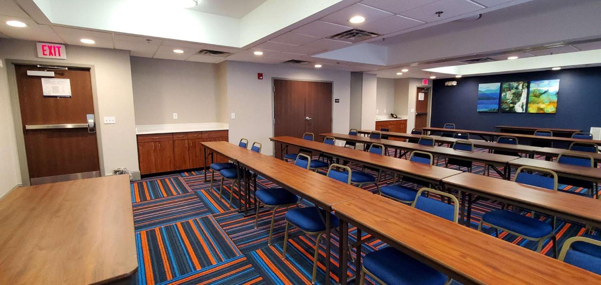 Hampton Inn - Hillsville photo 68