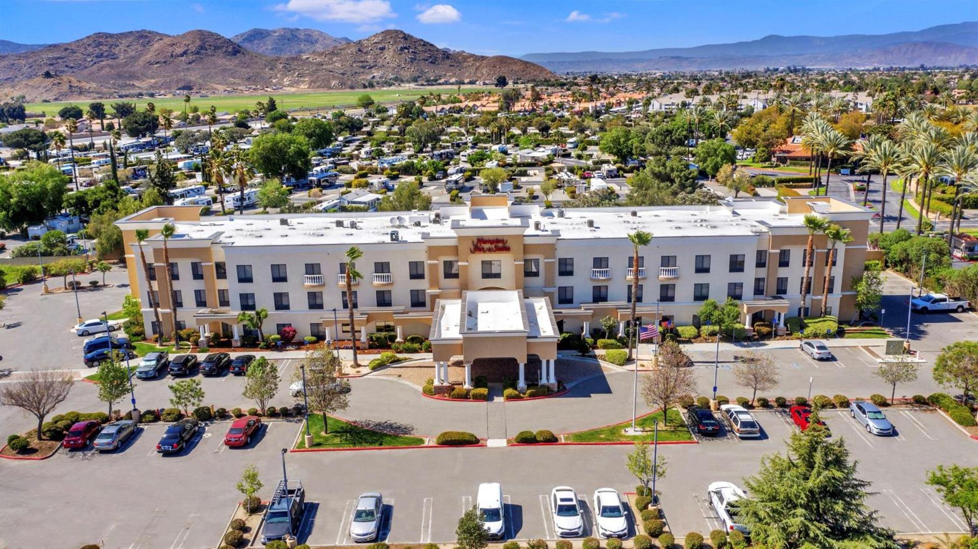 Hampton Inn & Suites by Hilton Hemet Menifee Murrieta photo 2