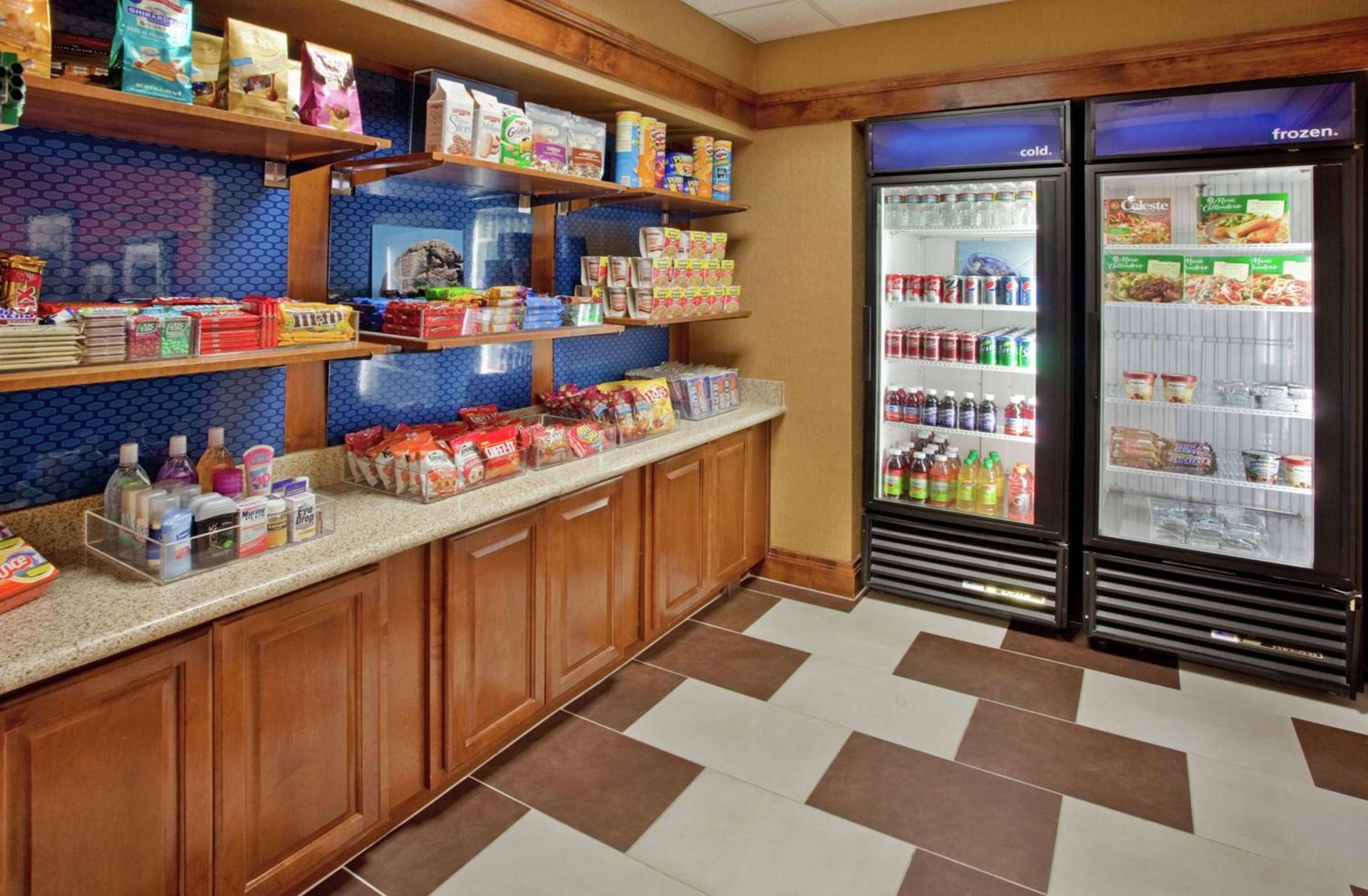 Hampton Inn & Suites by Hilton Hemet Menifee Murrieta photo 11