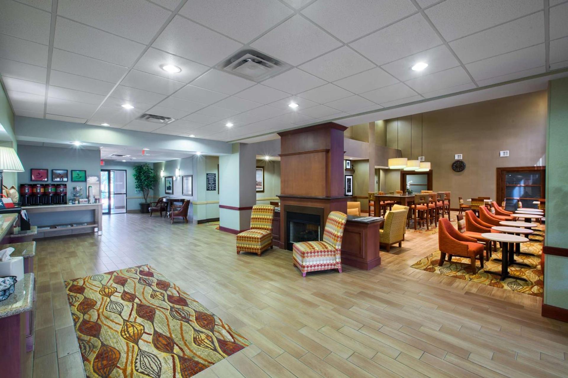 Hampton Inn & Suites Houston Rosenberg photo 6
