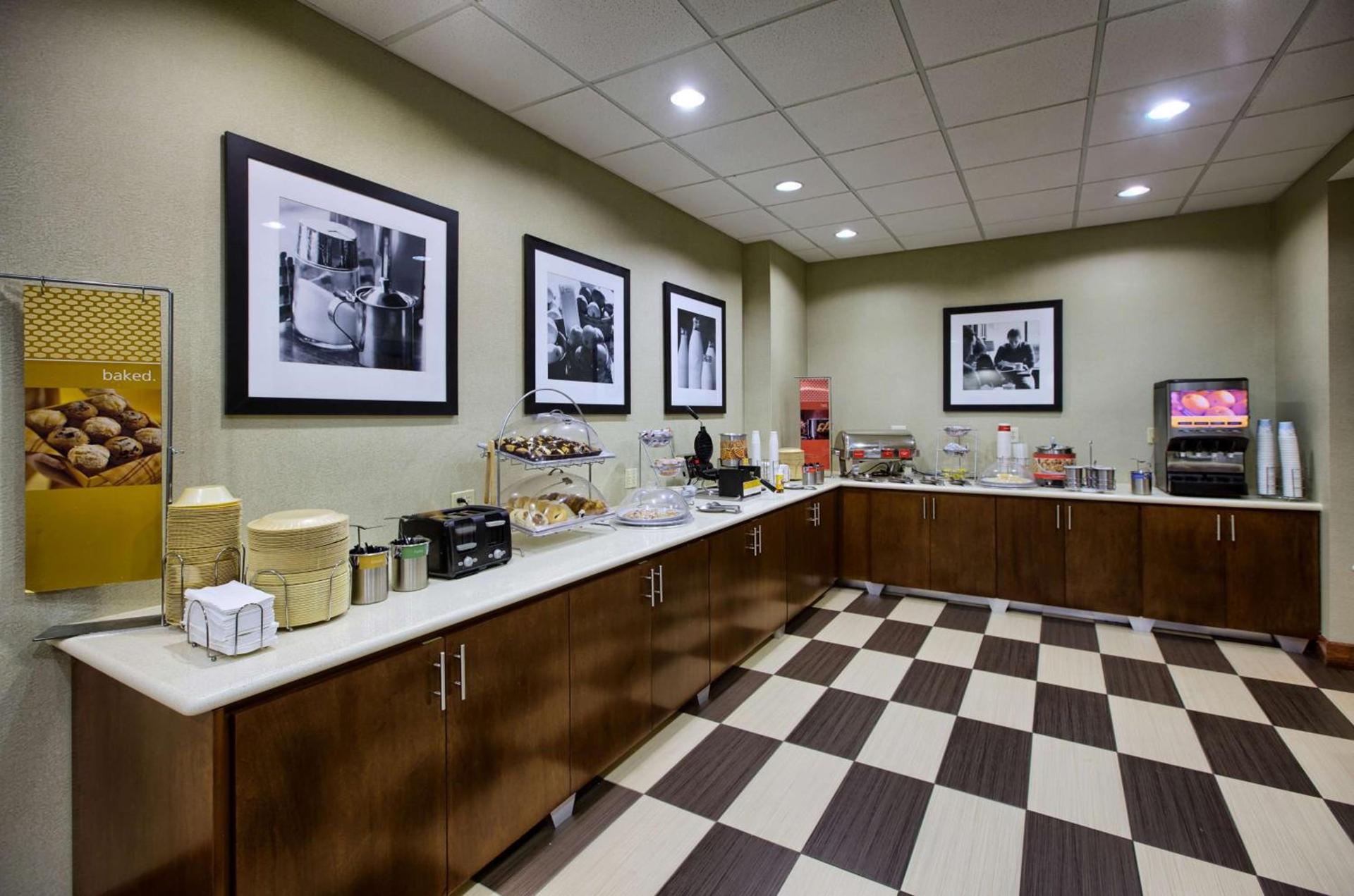 Hampton Inn & Suites Houston Rosenberg photo 10
