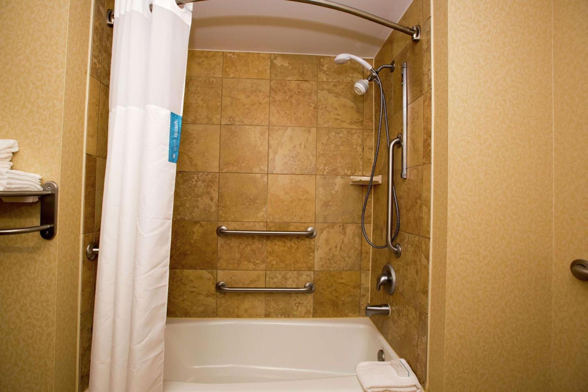 Hampton Inn & Suites Houston Rosenberg photo 16