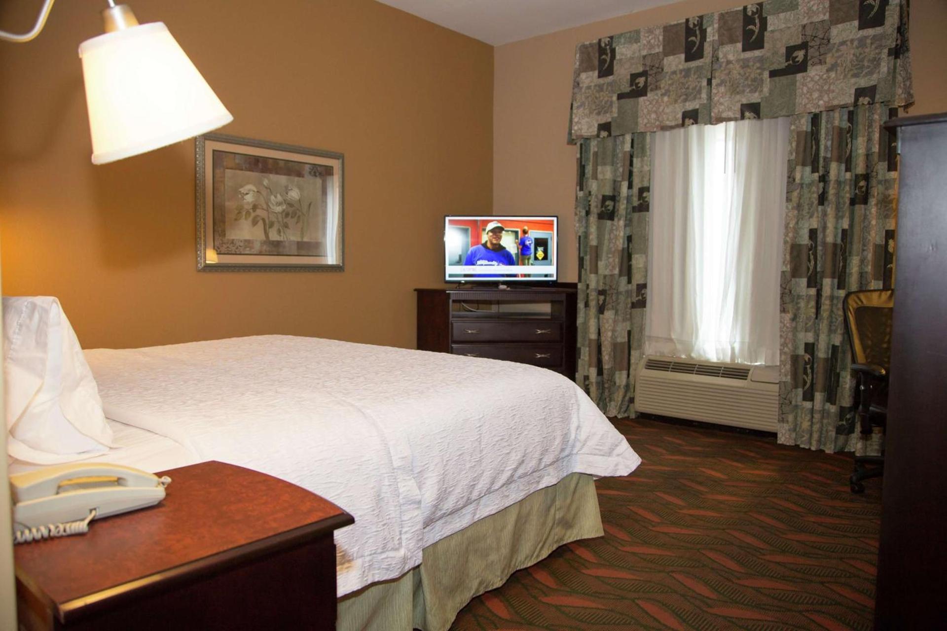 Hampton Inn & Suites Houston Rosenberg photo 18