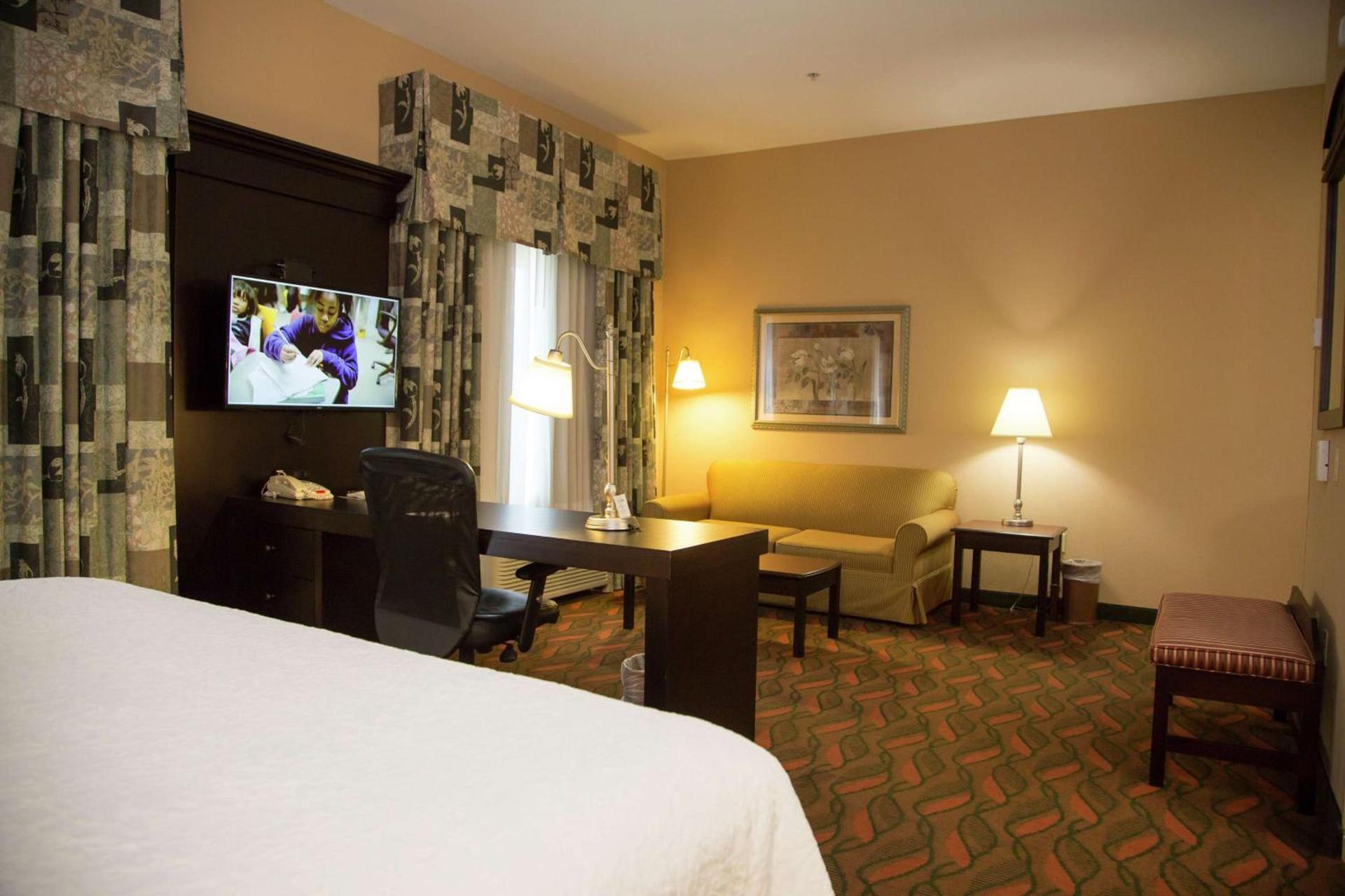 Hampton Inn & Suites Houston Rosenberg photo 32