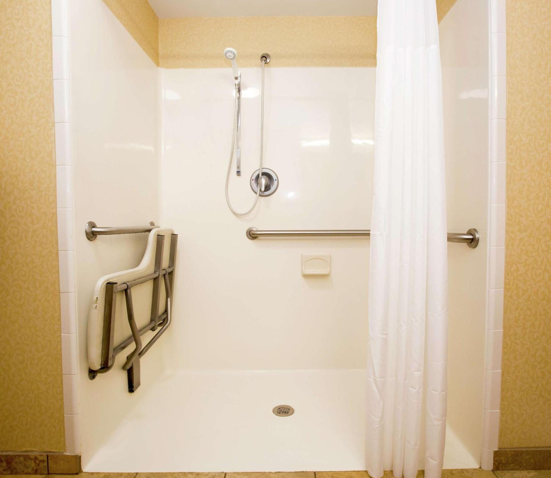 Hampton Inn & Suites Houston Rosenberg photo 38
