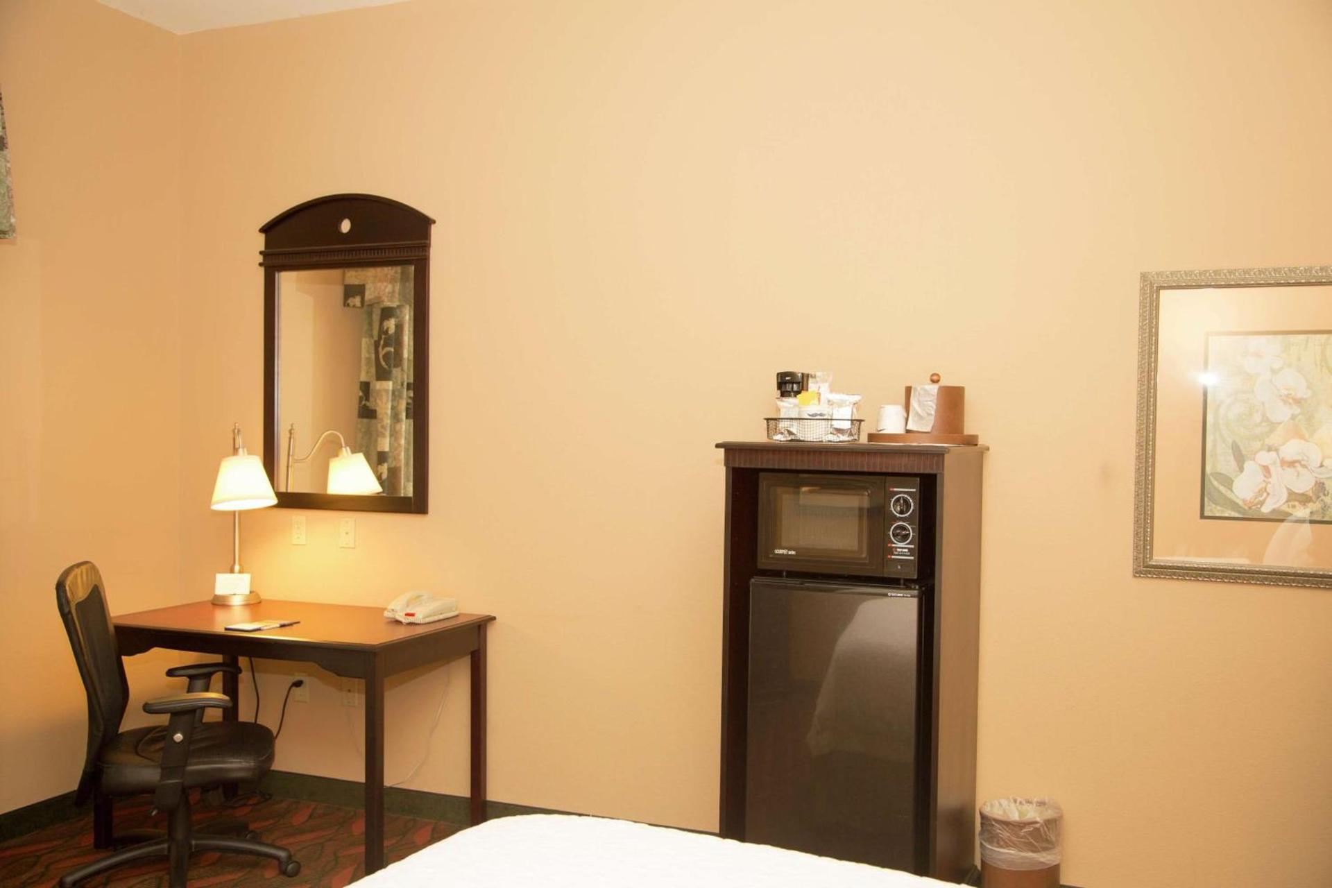 Hampton Inn & Suites Houston Rosenberg photo 39