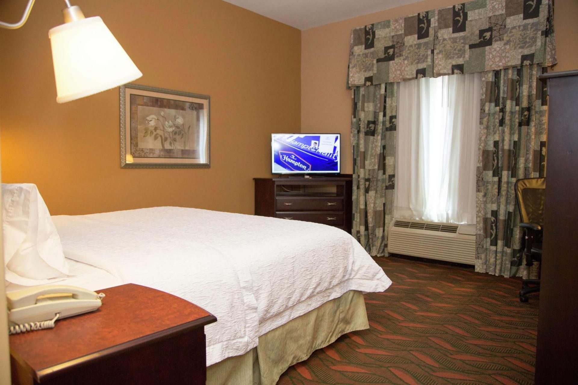 Hampton Inn & Suites Houston Rosenberg photo 40