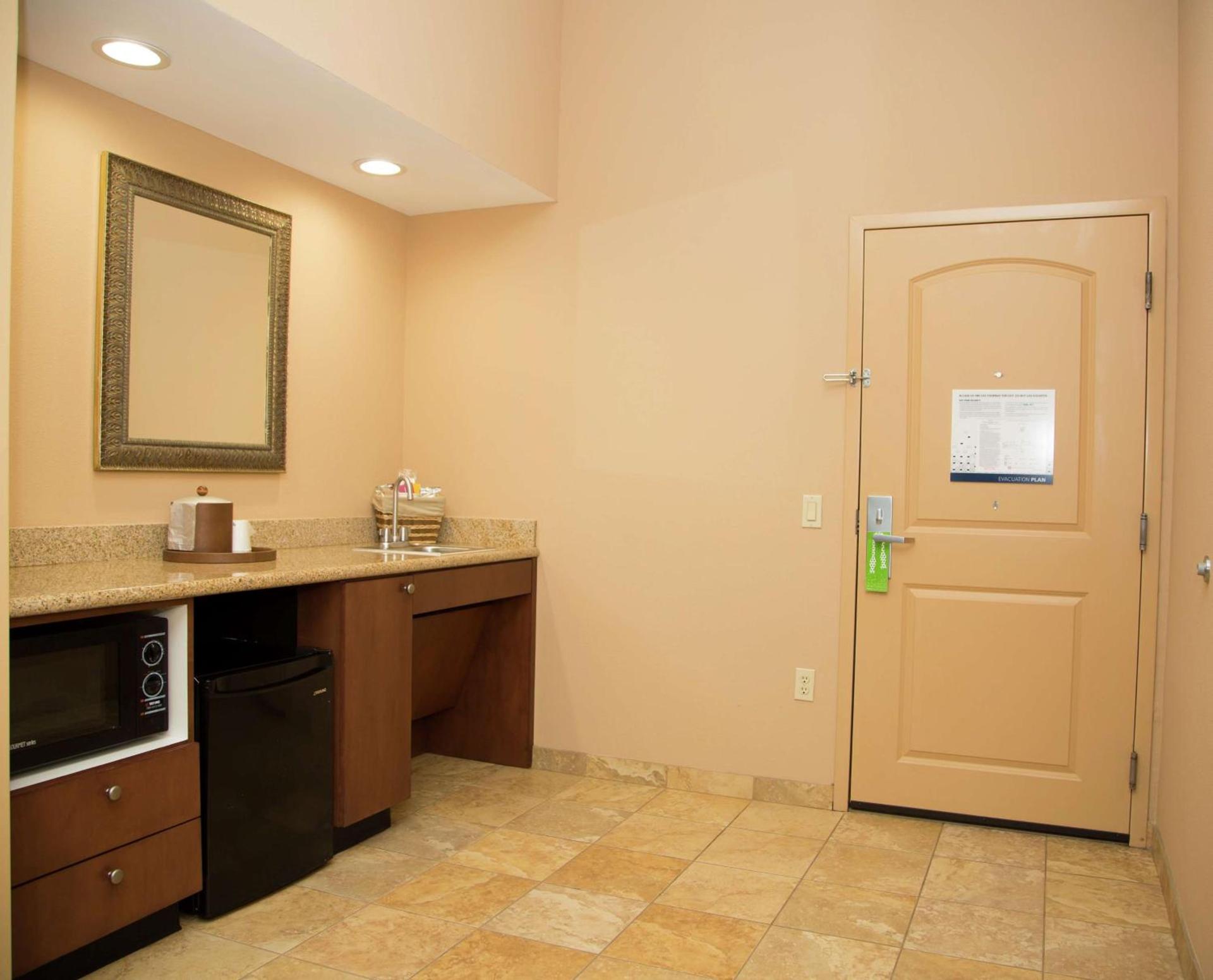Hampton Inn & Suites Houston Rosenberg photo 67