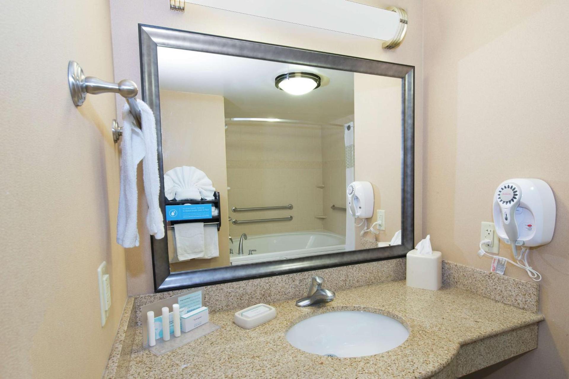 Hampton Inn & Suites Scottsboro photo 27