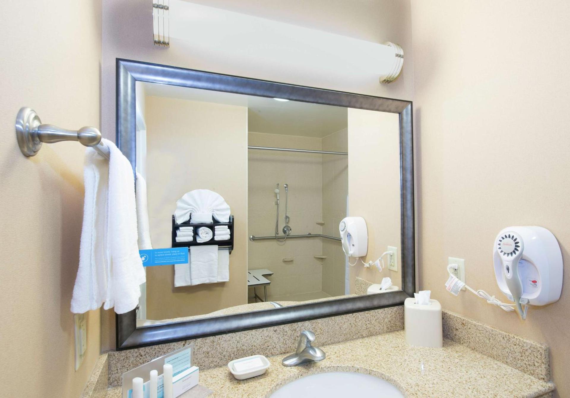 Hampton Inn & Suites Scottsboro photo 31