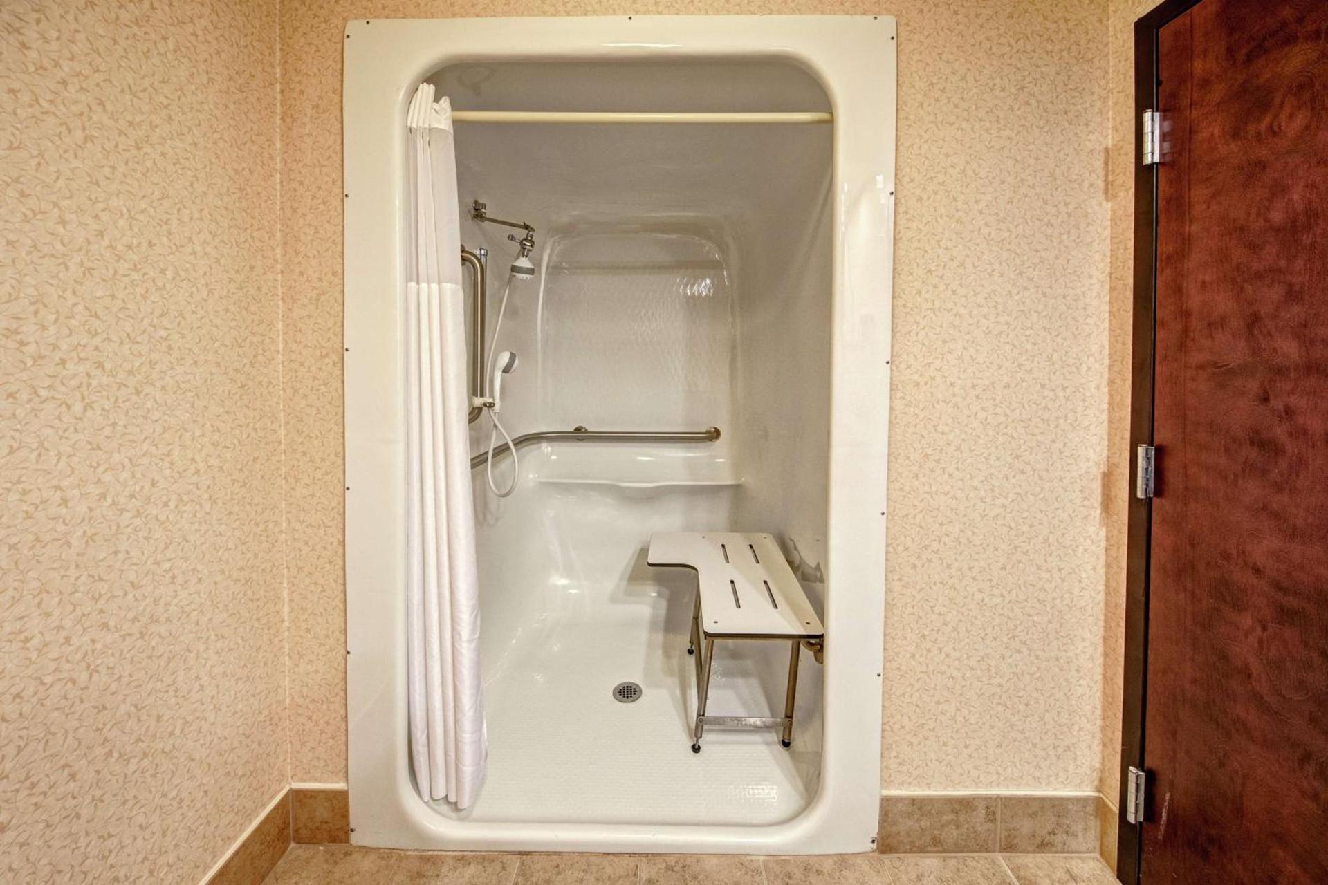 Hampton Inn Ashland photo 18