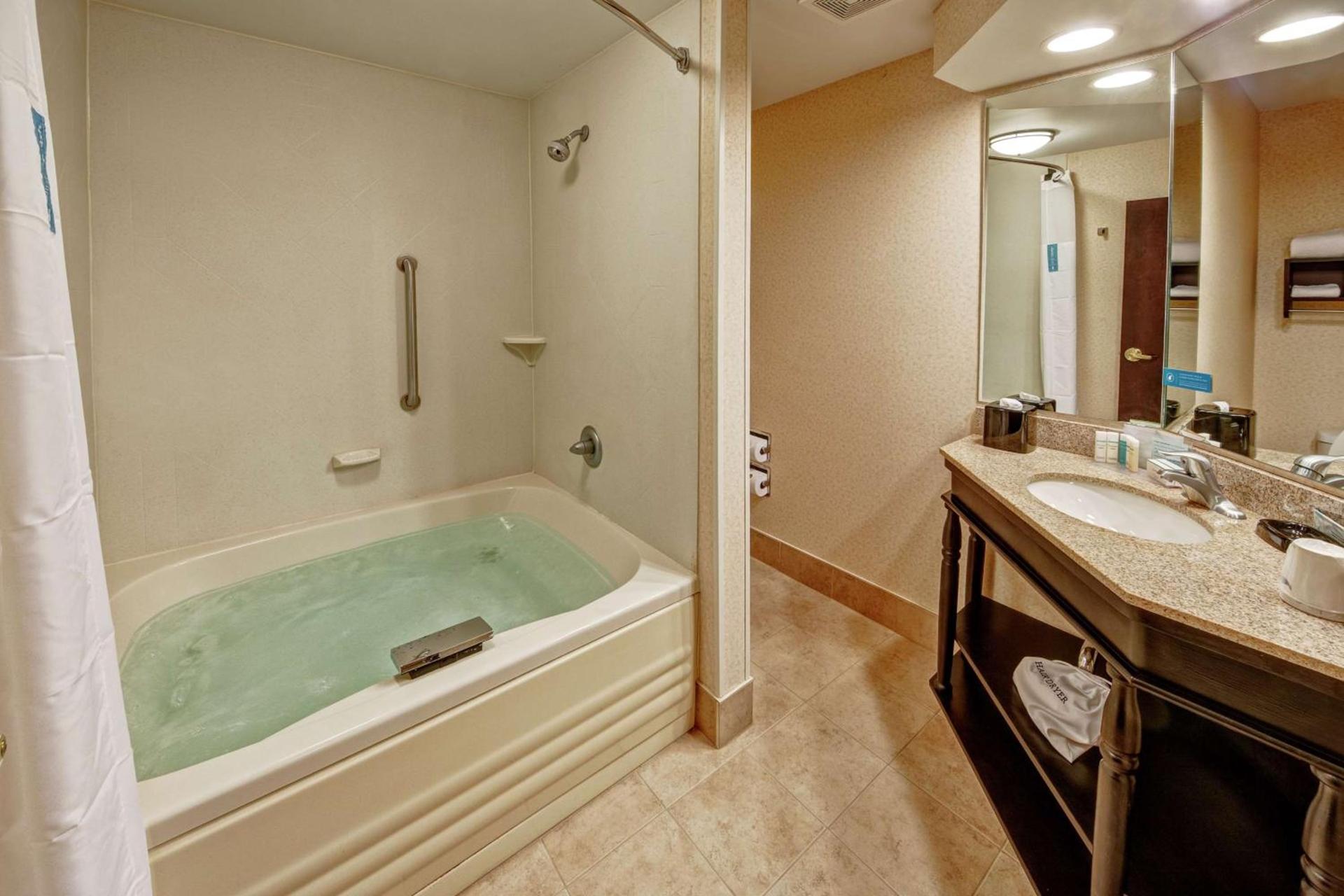 Hampton Inn Ashland photo 20
