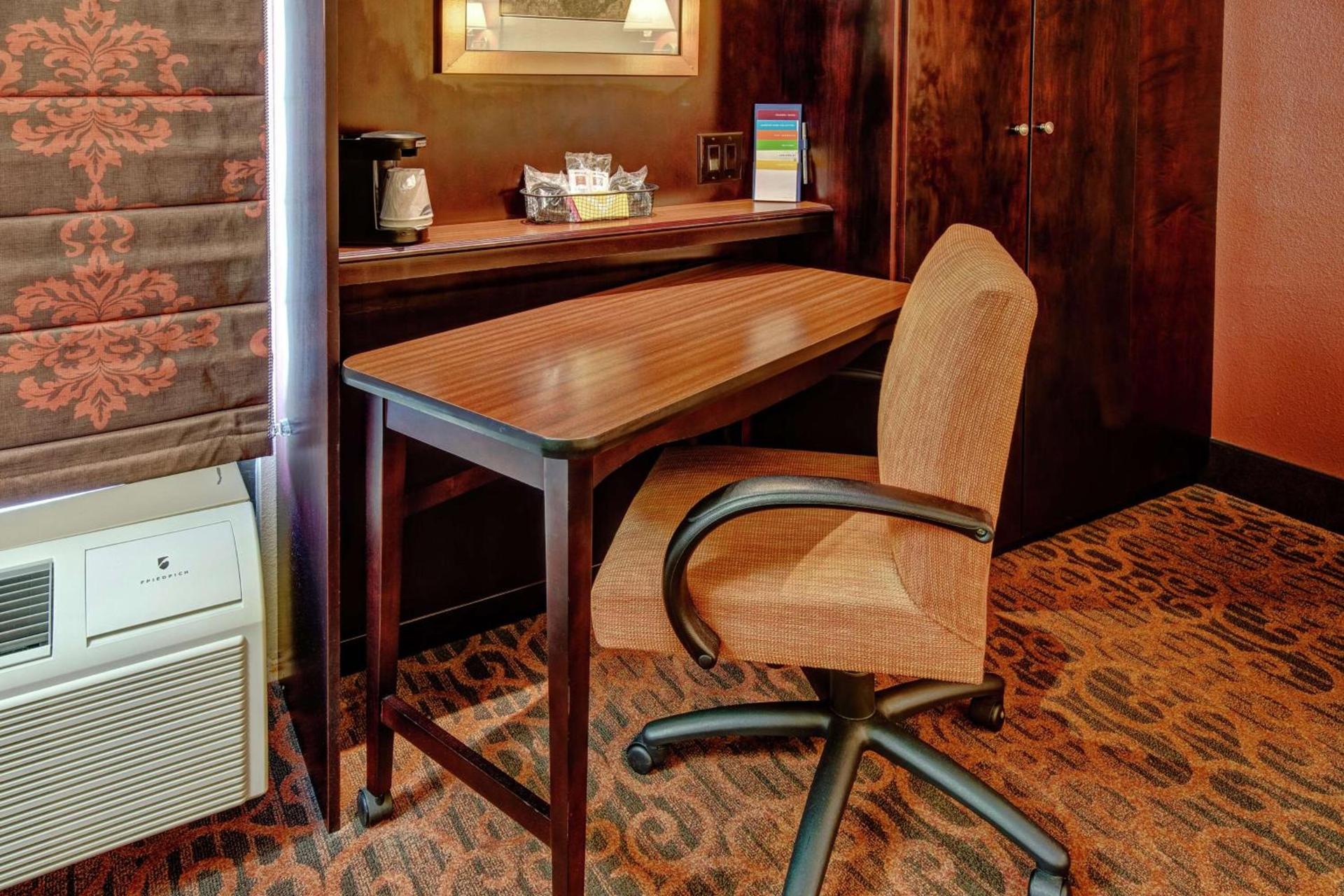 Hampton Inn Ashland photo 22