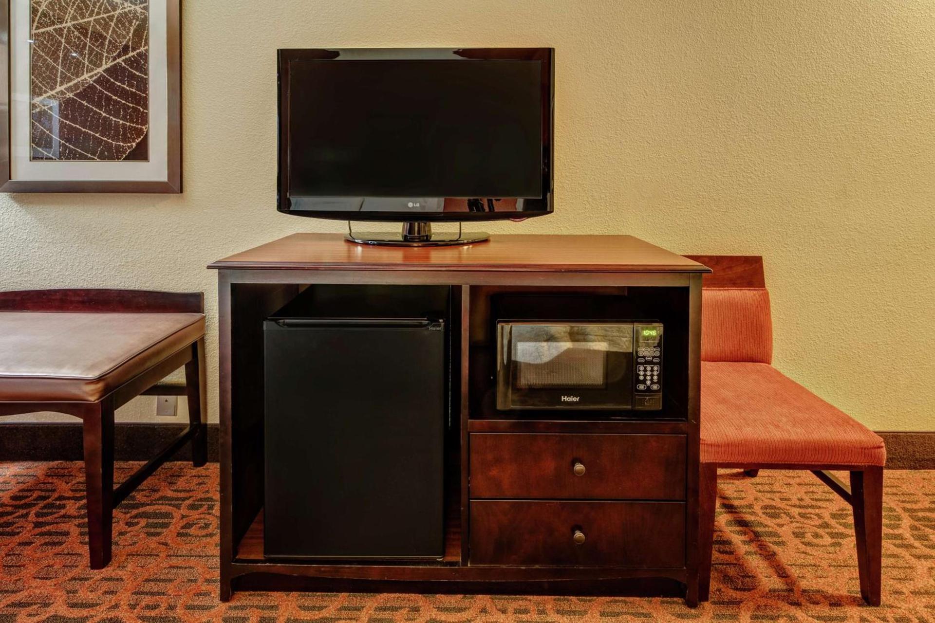 Hampton Inn Ashland photo 28