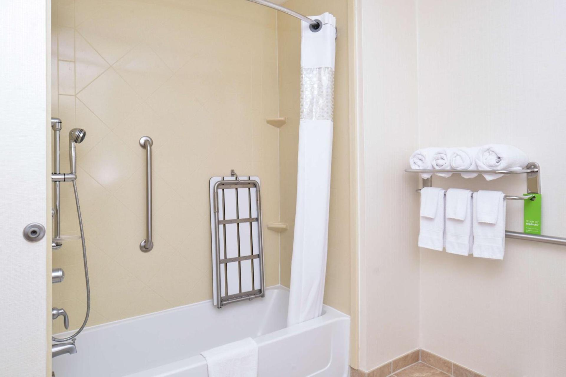 Hampton Inn Harrison photo 25
