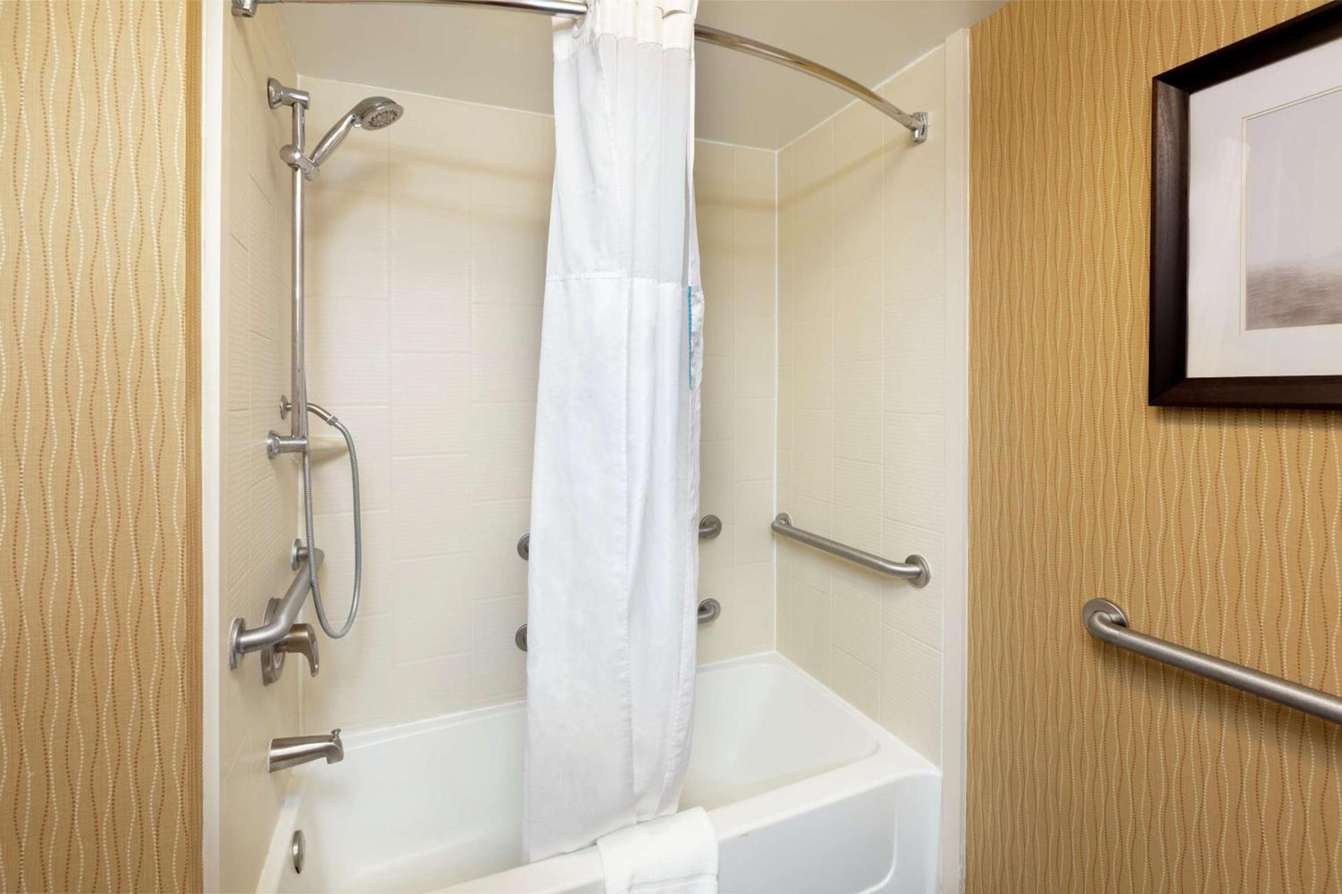 Hampton Inn Houma photo 29