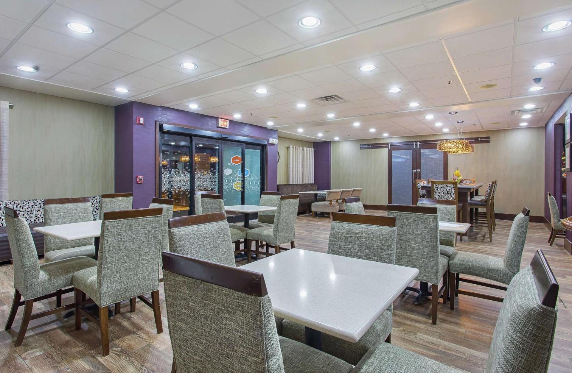 Hampton Inn Cullman photo 4