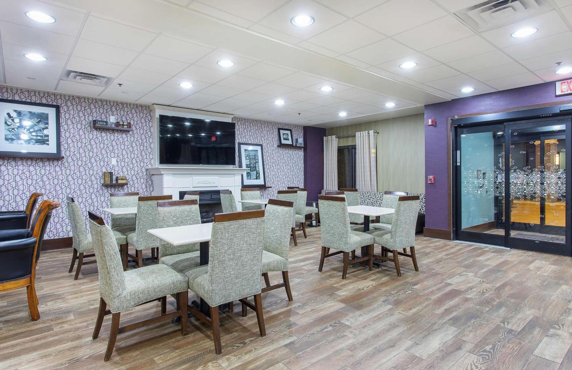 Hampton Inn Cullman photo 8