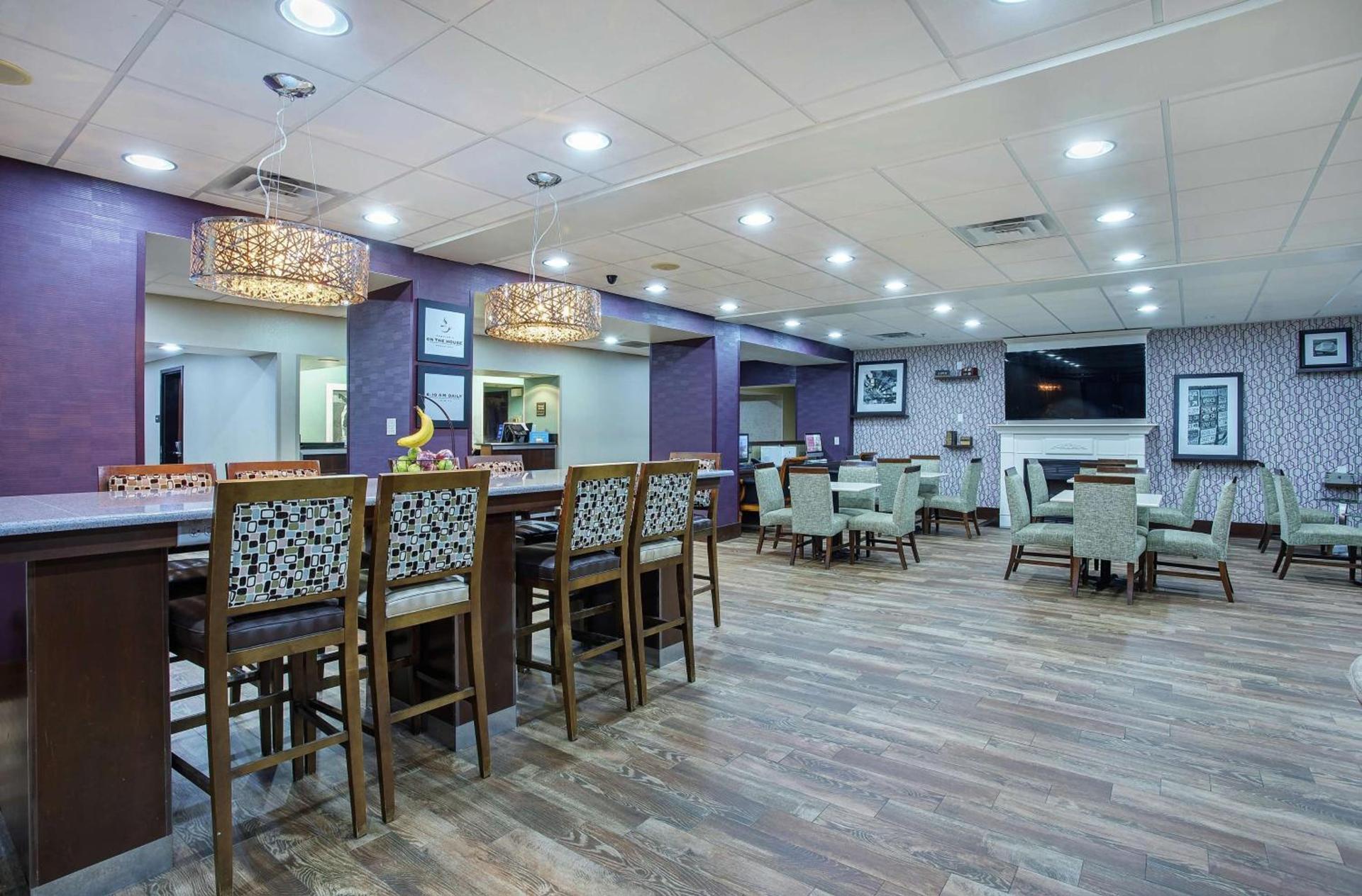 Hampton Inn Cullman photo 9