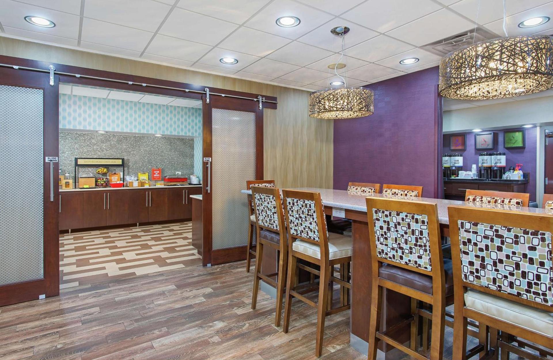 Hampton Inn Cullman photo 11
