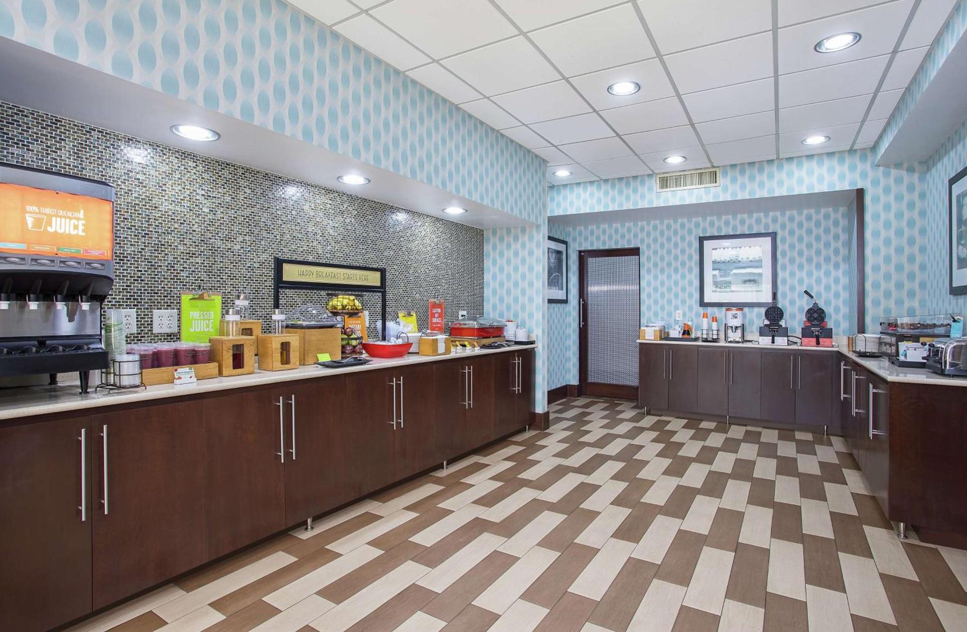 Hampton Inn Cullman photo 13